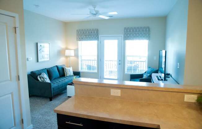 living room at the shiloh green apartments in kennesaw, ga