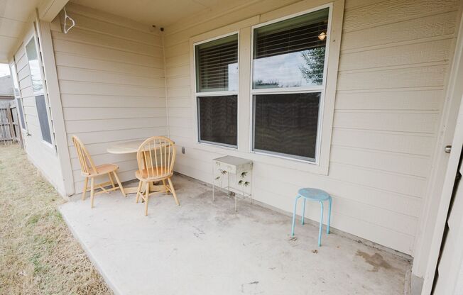 3 beds, 2 baths, $1,800