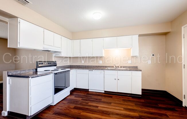 2 beds, 1 bath, 825 sqft, $1,350, Unit I