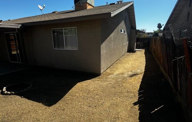 3 beds, 2 baths, $1,425