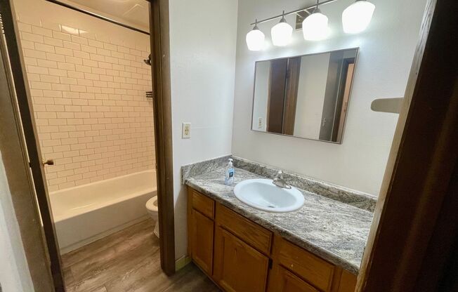 1 bed, 1 bath, $1,095, Unit 108