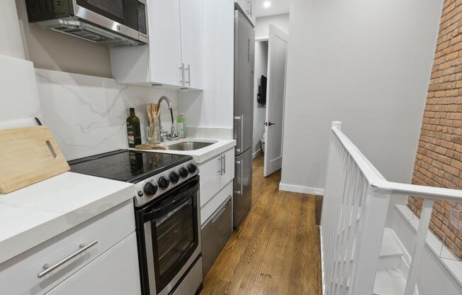 332 E 19 ST