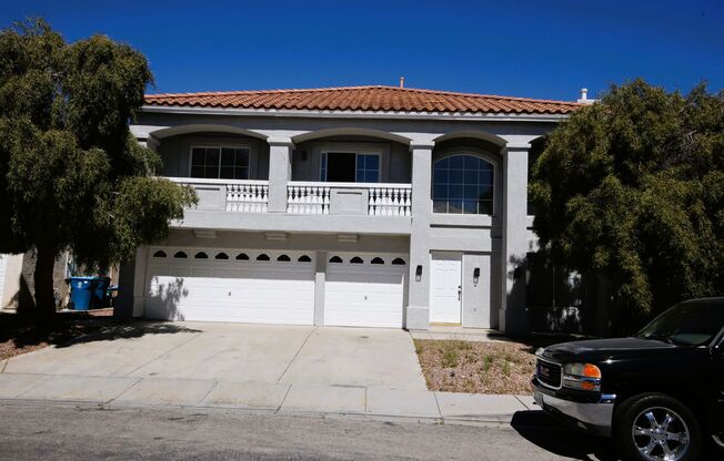 HUGE LOFT + 5 BEDROOMS IN SE