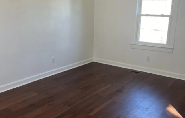 2 beds, 1 bath, $1,195