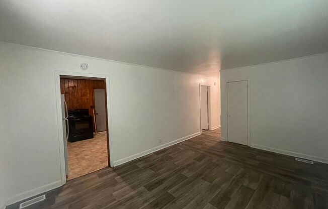 3 bedroom 1 bathroom house available