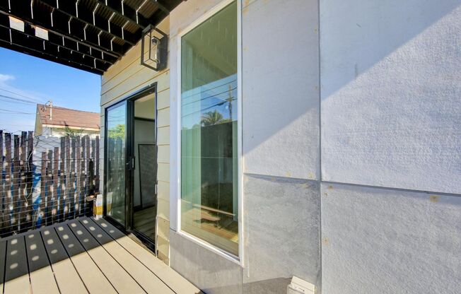 AMAZING NEW CONSTRUCTION UNIT NEAR DOWNTOWN