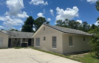 3 bed 2 bath tri plex near UCF