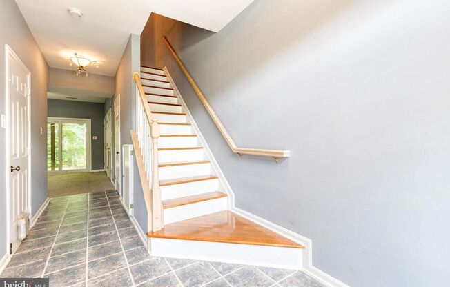 3bd 2.5bth home nestled in the sought-after Piney Orchard community