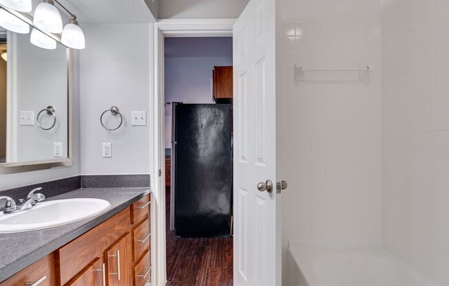 2 beds, 2 baths, $1,650, Unit Unit 213