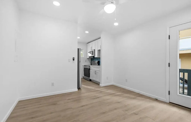 Studio, 1 bath, 400 sqft, $1,900, Unit 2960 Reynard