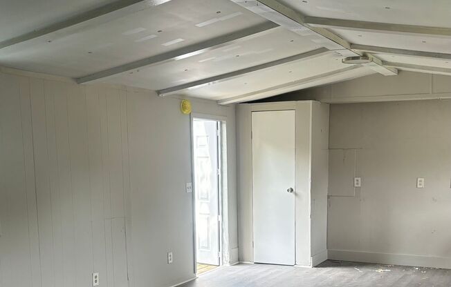Spartanburg, 2 bedrooms, 1 bath. $800 a month, NO PETS, 803-537-0185
