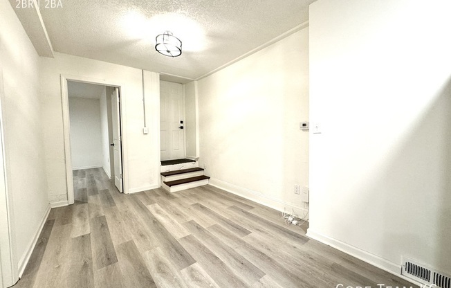 1413 W 39 ST