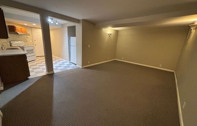 1 bed, 1 bath, 600 sqft, $1,595, Unit F