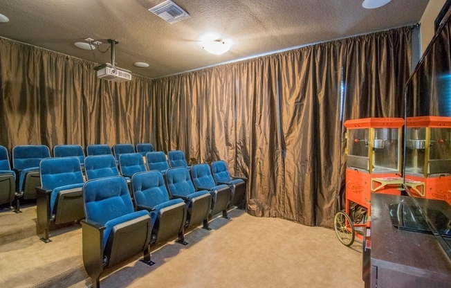 Ground Floor 2 Bedroom 1 Bathroom in Riverview, FL - Walk to Riverview Theater