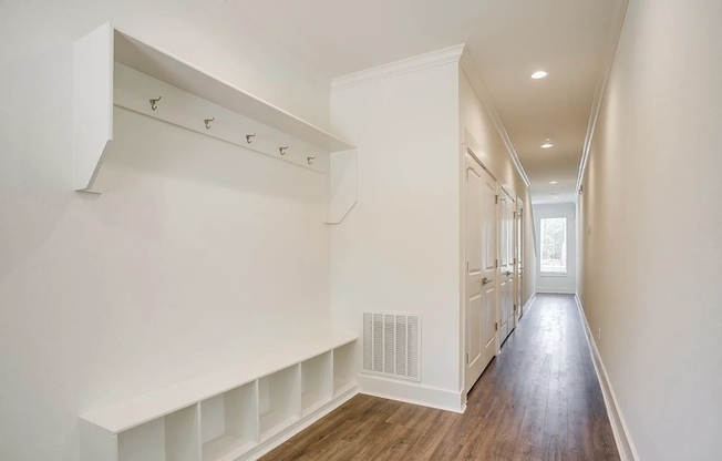 2201 W DEVITT ST