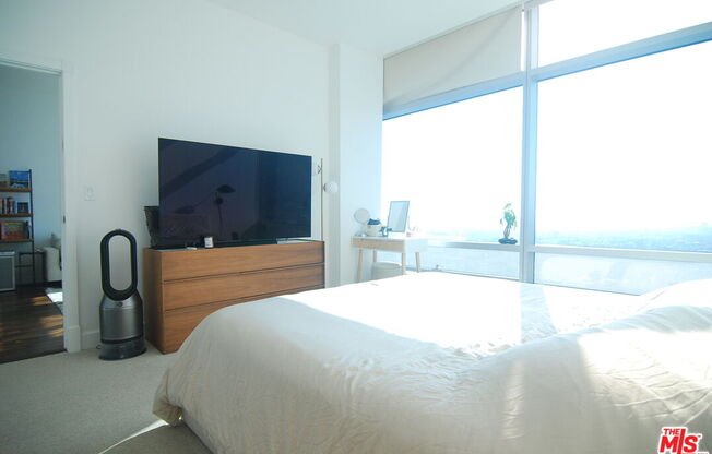 1 bed, 1.5 baths, 1,020 sqft, $5,500, Unit 31F