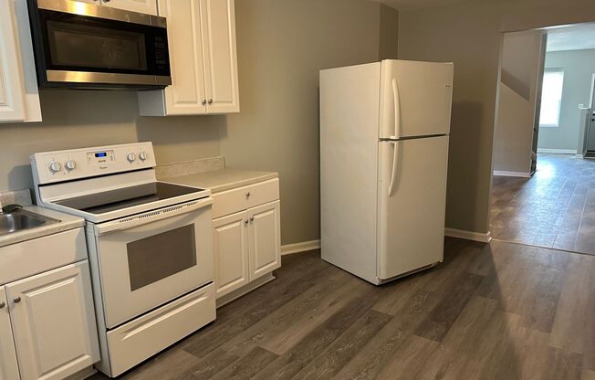 Spacious Home Available for Rent! W/D! Front Porch! Rear Fenced in Yard! Available Now!