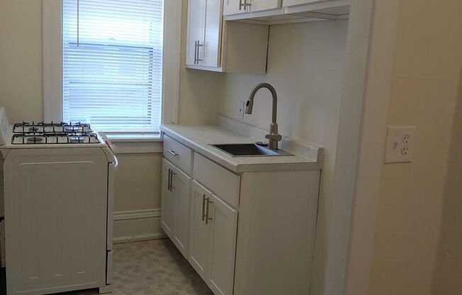 Studio, 1 bath, 495 sqft, $895, Unit 3