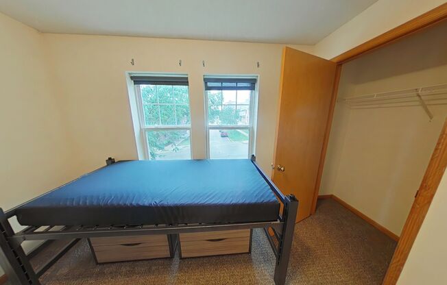 4 beds, 2 baths, $4,500, Unit CV 1-O