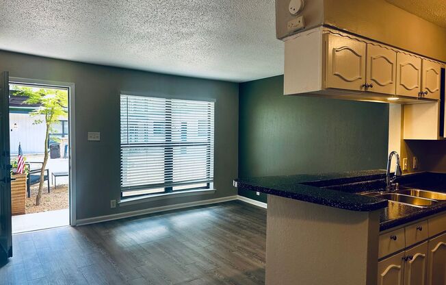 Look and Lease special for $1199!
