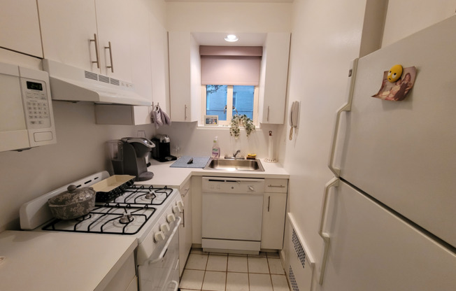 1 bed, 1 bath, 660 sqft, $4,400, Unit 3E