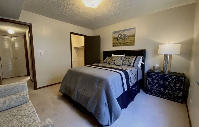 2 beds, 1 bath, 830 sqft, $860