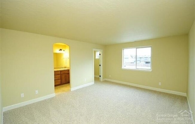 3 beds, 2.5 baths, $2,850