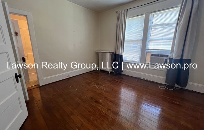 1 bed, 1 bath, 700 sqft, $825, Unit Walnut 422 - 4