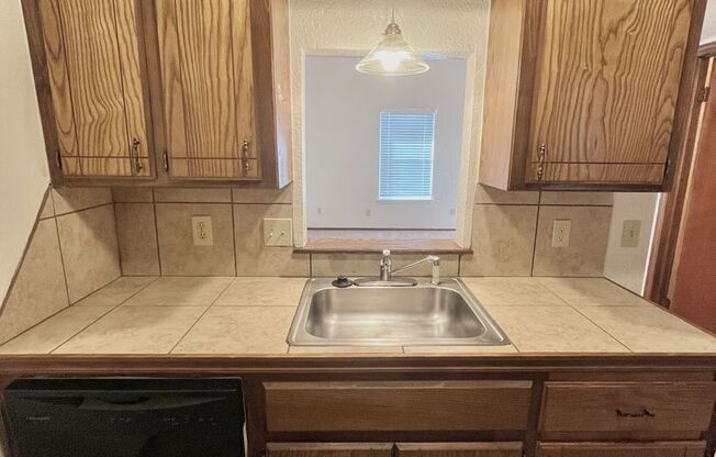 2 beds, 1 bath, 850 sqft, $850, Unit 7B