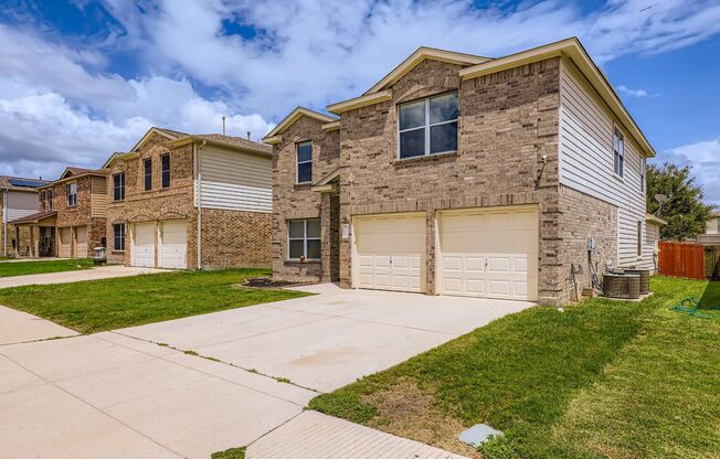 Stunning 4-bedroom/2.5-bathroom Home near JBSA-Randolph (Converse, TX)