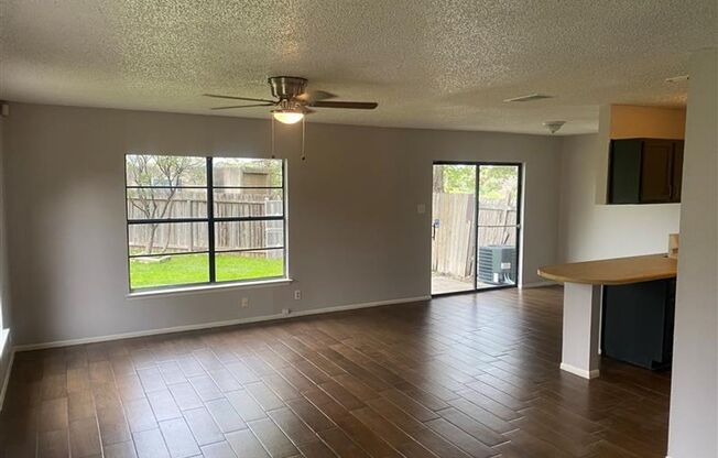 Cute 2/1 duplex with garage/carport
