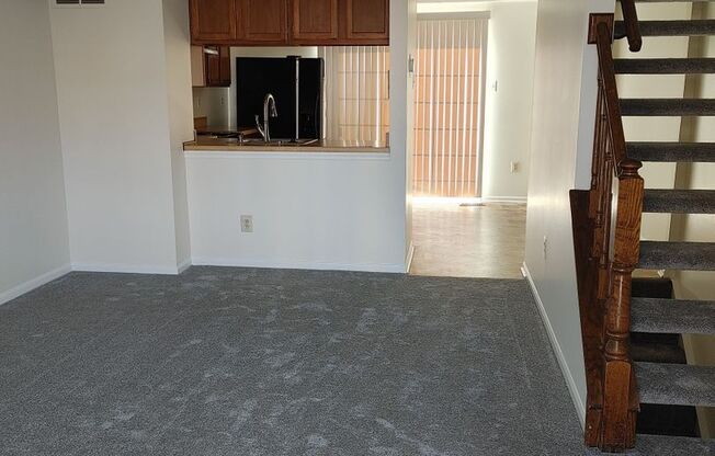 WOODBRIDGE CENTER END OF GROUP TOWNHOUSE
