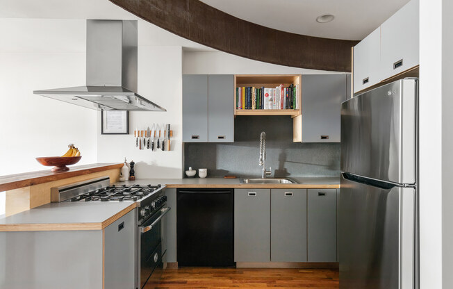 1 bed, 1.5 baths, 1,078 sqft, $6,100, Unit 1E
