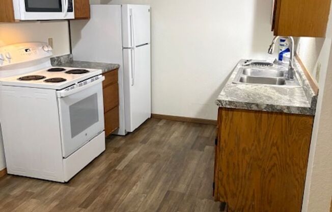 2 beds, 1 bath, 925 sqft, $950, Unit 56
