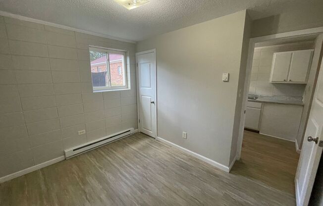 3 beds, 1 bath, $895, Unit McBrayer Street Towns Unit 35