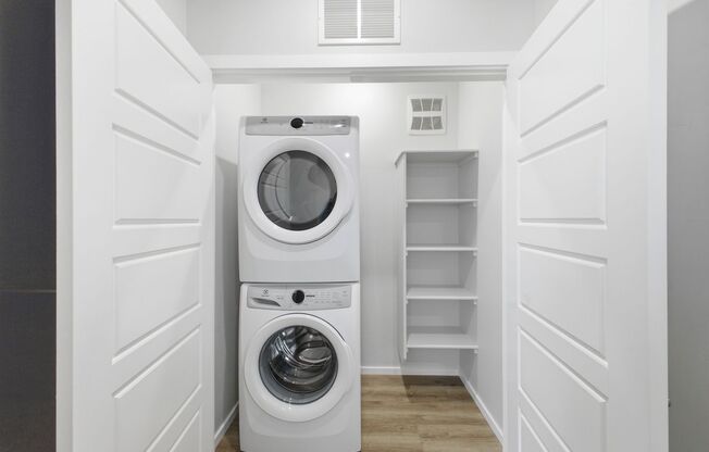 1 bed, 1 bath, 724 sqft, $1,422, Unit B303