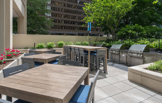 Grill Stations at Columbus Plaza, Chicago, IL, 60601