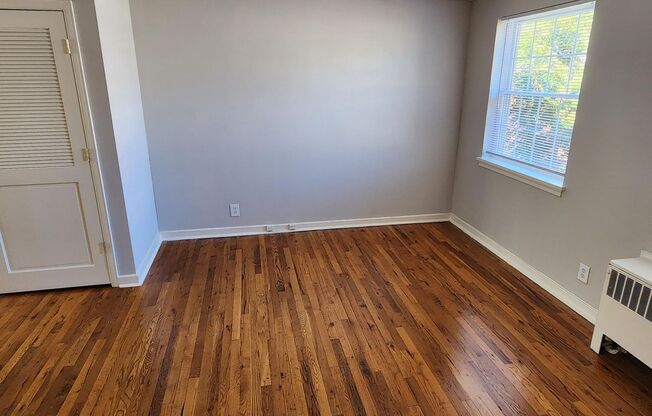 2 beds, 1 bath, 897 sqft, $2,335, Unit B-08