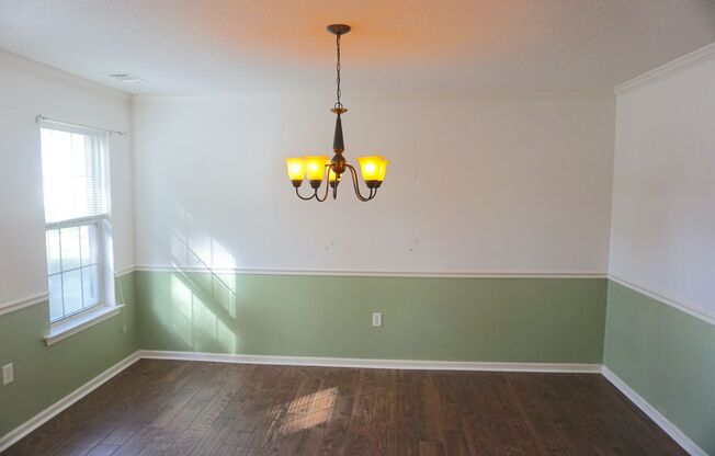 5 BED | 2.5 BATH | SINGLE FAMILY HOME | BONUS ROOM | 2 CAR GARAGE