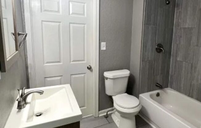 Cute 2 Bed, 1 Bath Home in Raytown – Updated and Move-In Ready!