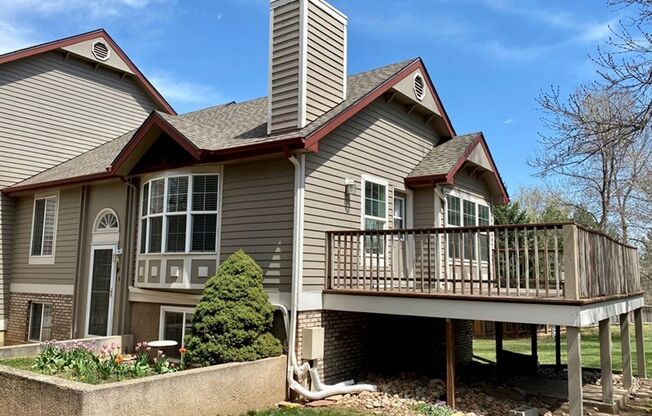 Light & Bright End Unit Townhouse!