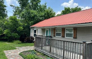 2 Bedroom Pet Friendly Home For Rent Near APSU & Downtown!