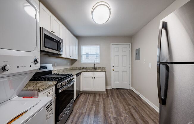 2 beds, 1 bath, 850 sqft, $1,350, Unit 26-C1