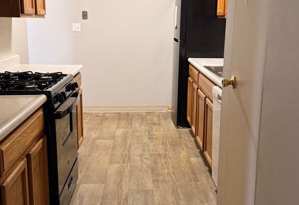 3 beds, 2 baths, $1,025