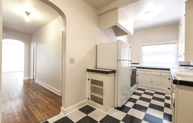 QUEEN ANNE APARTMENTS (SEVA01)