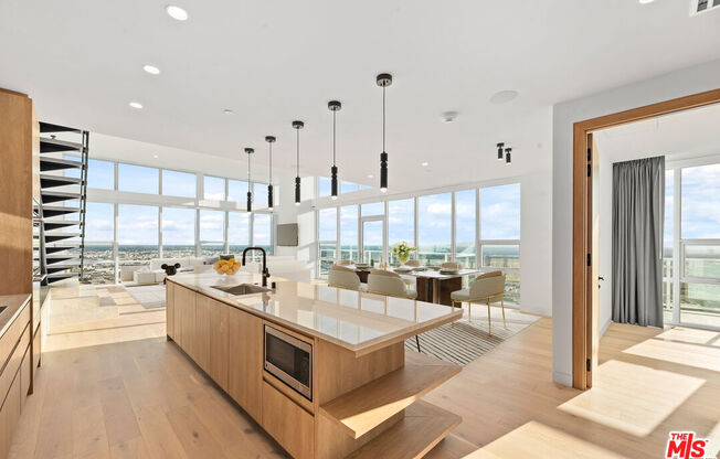 4 beds, 4.5 baths, 3,652 sqft, $25,000, Unit PH 1
