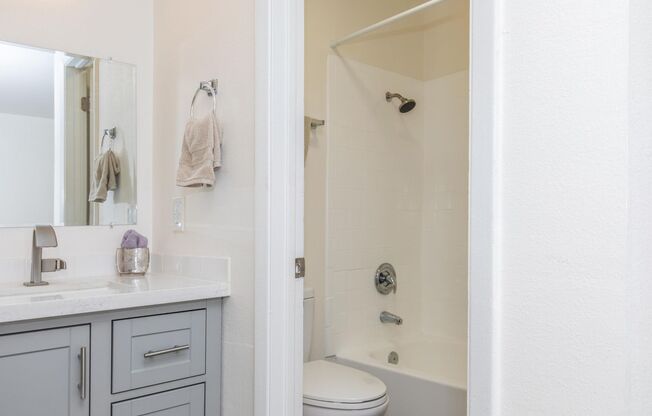 Studio, 1 bath, 450 sqft, $1,135, Unit J208