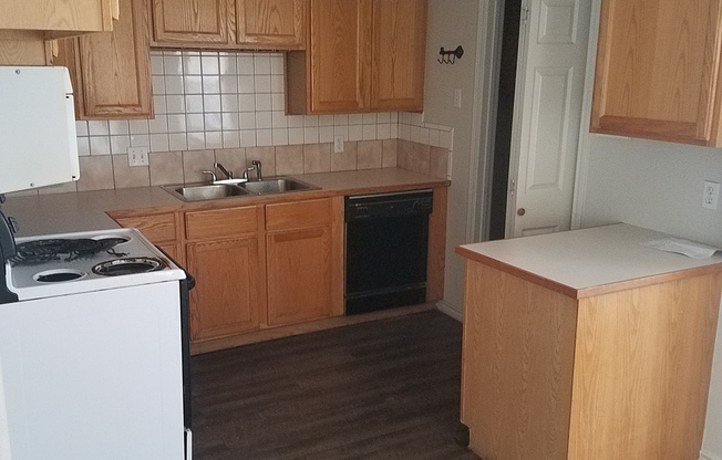 3 beds, 2 baths, $1,595