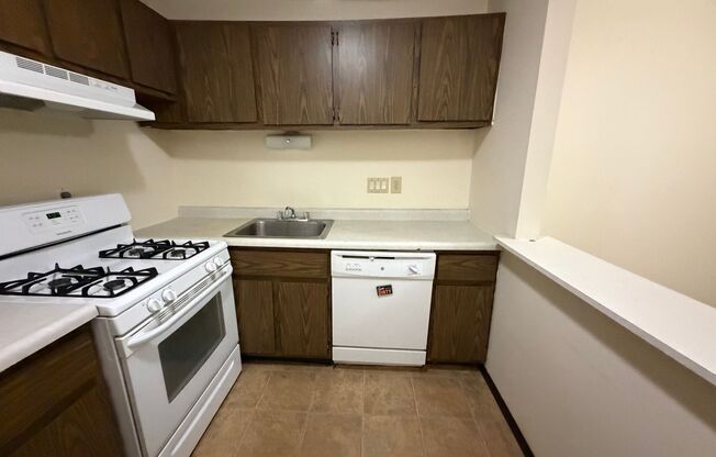 1 bed, 1 bath, $750, Unit 43