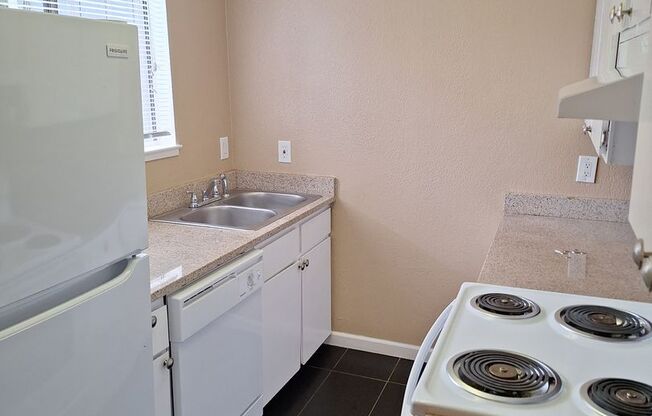 UNITED APARTMENTS (LAKEVIEW)